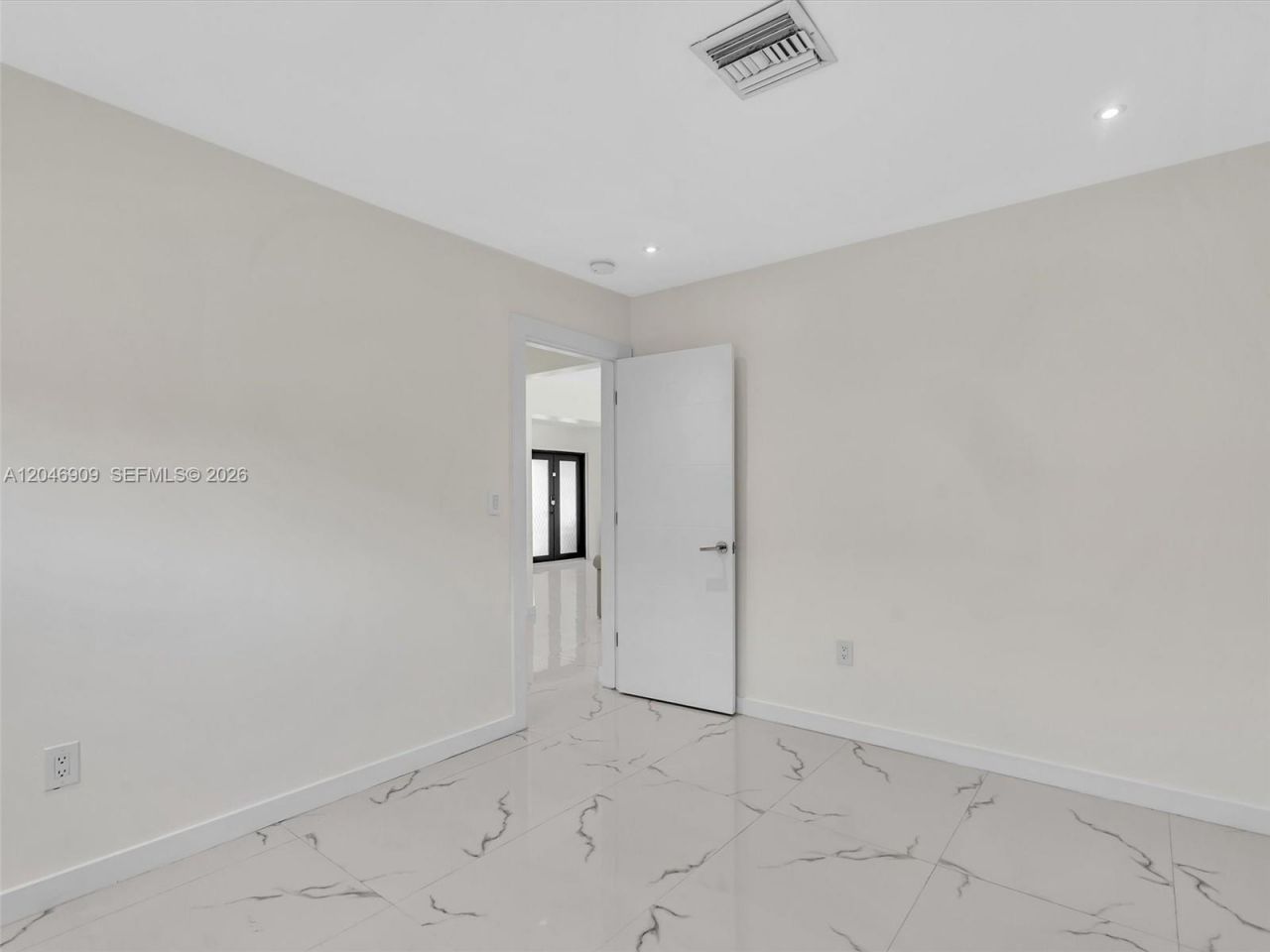 19225 NE 18th Ave , Miami, FL 33179 Photo