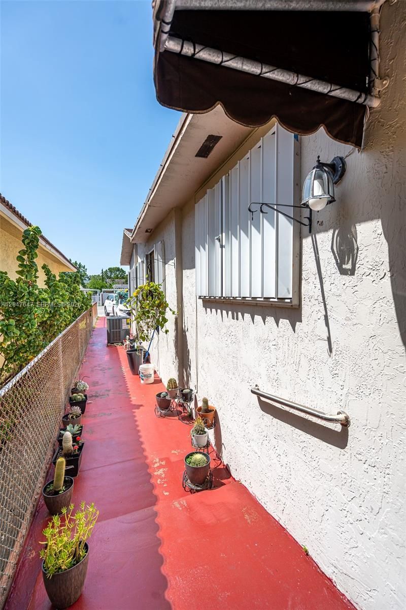 525 E 24th St, Hialeah, FL 33013 Photo