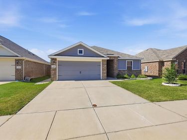 7533 Pleasant Oaks Street, Fort Worth, TX 76120