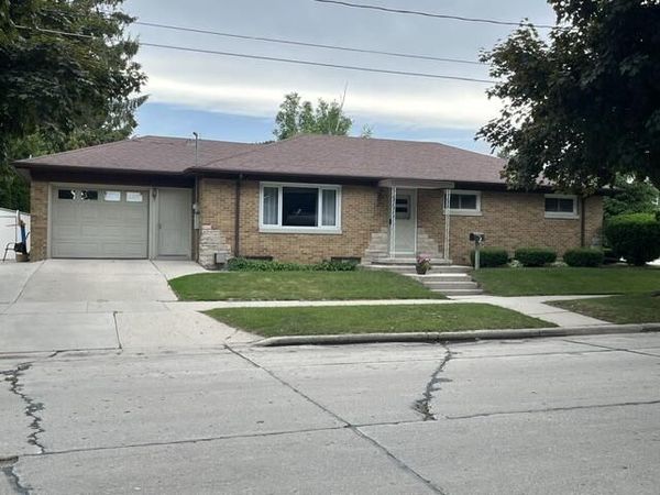 2504 S 8 STREET, Manitowoc, WI 54220