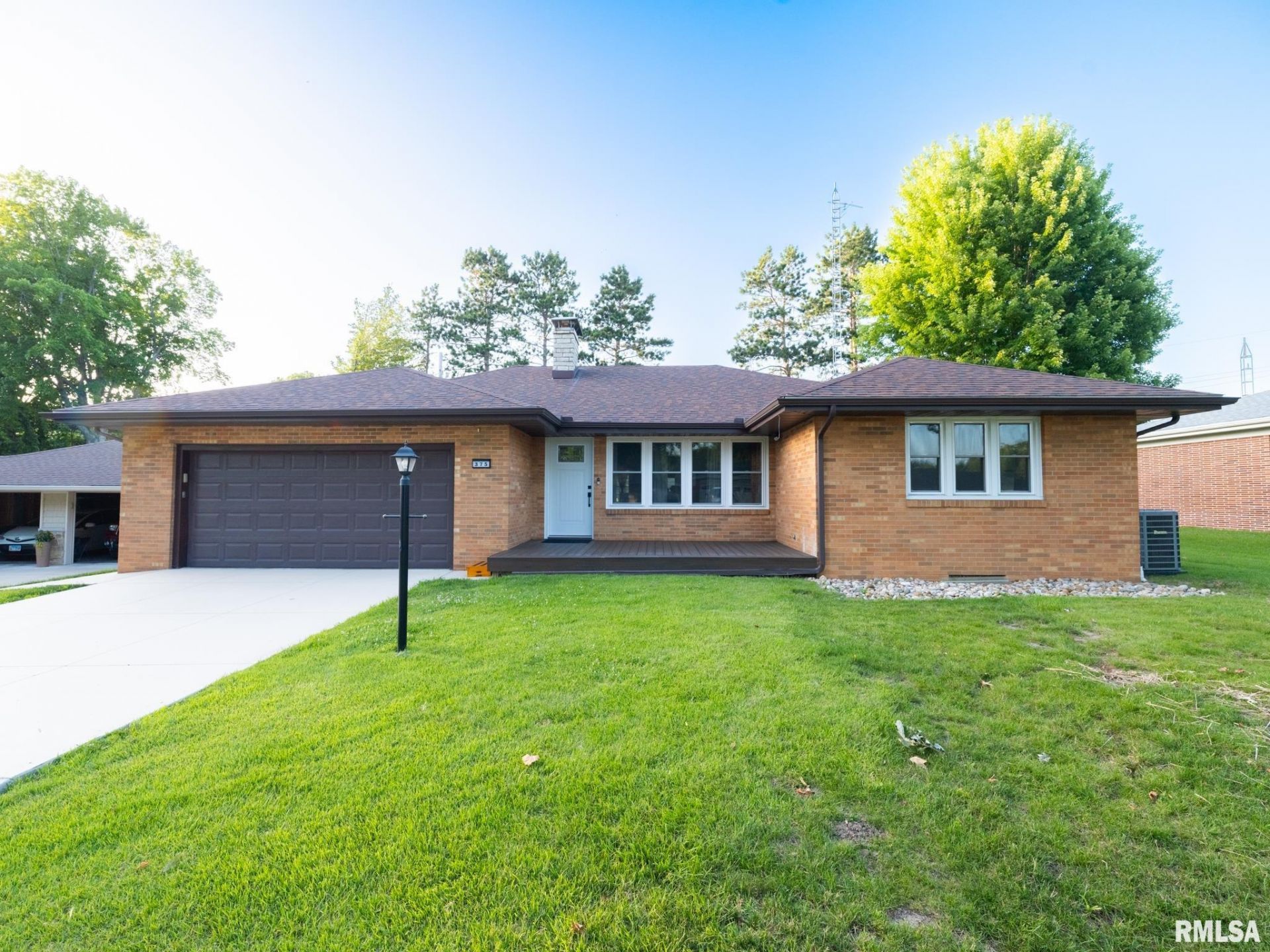 375 Sycamore Terrace, Canton, IL 61520 Main Photo
