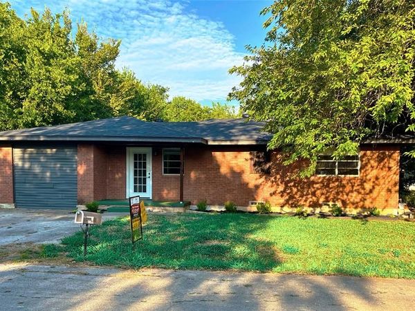 1108 Locust Street, Gainesville, TX 76240