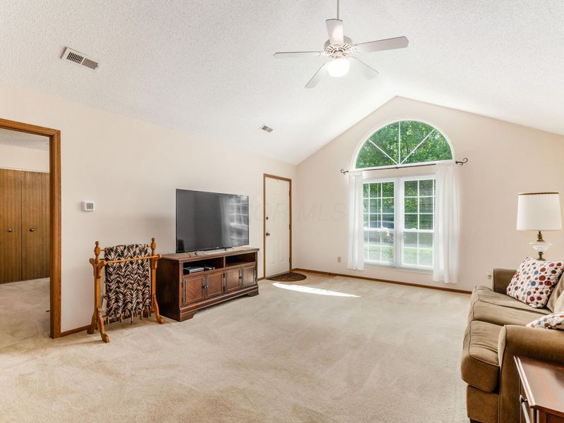 5005 Blendon Pond Drive, Westerville, OH 43081 Photo 2