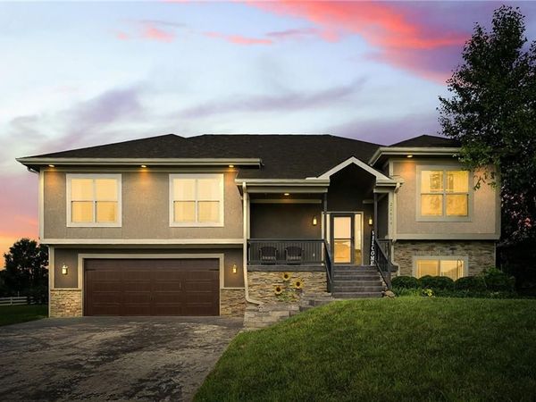 22614 Surrey Lane, Peculiar, MO 64078