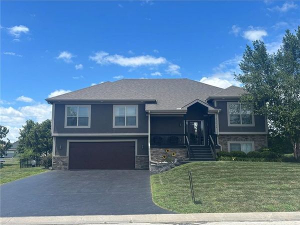 22614 Surrey Lane, Peculiar, MO 64078