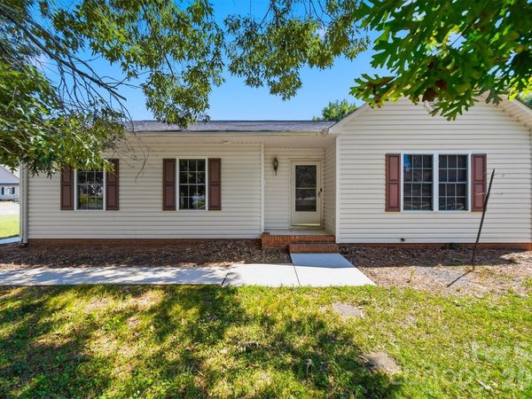 2436 29th Avenue Court NE, Hickory, NC 28601