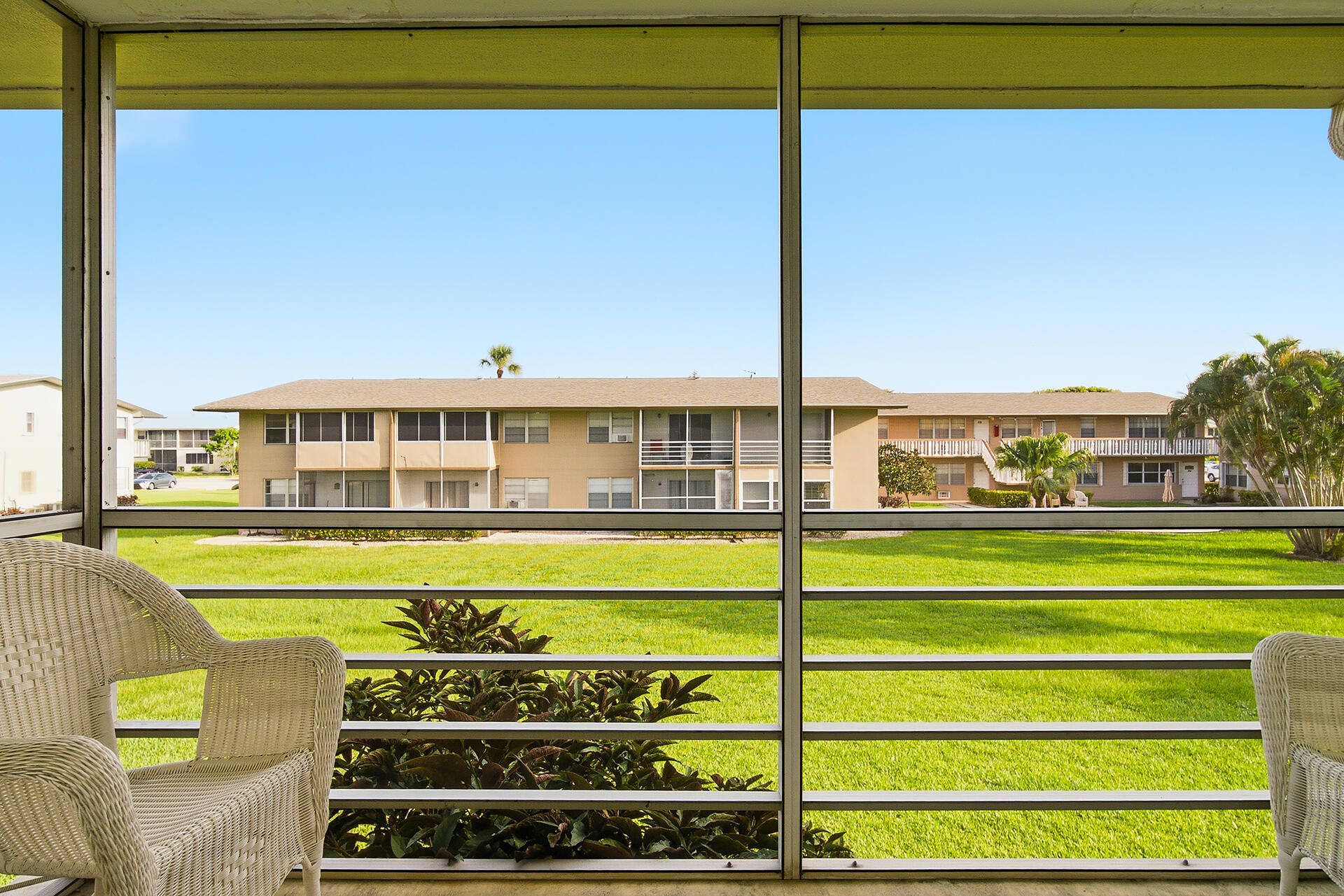 142 Norwich F, West Palm Beach, FL 33417 Photo