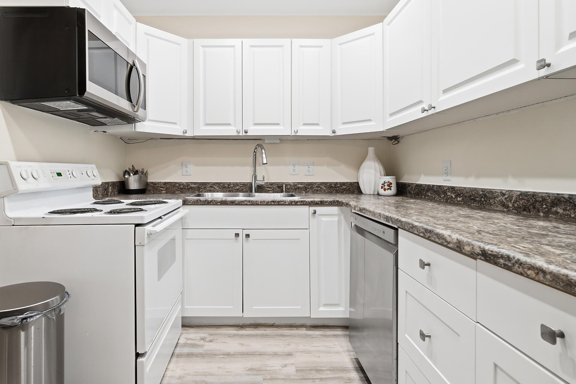 142 Norwich F, West Palm Beach, FL 33417 Photo