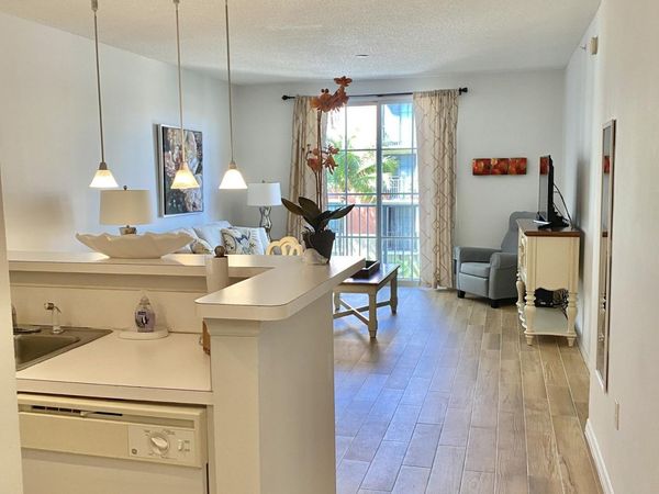 720 S Sapodilla Avenue, Unit 312, West Palm Beach, FL 33401