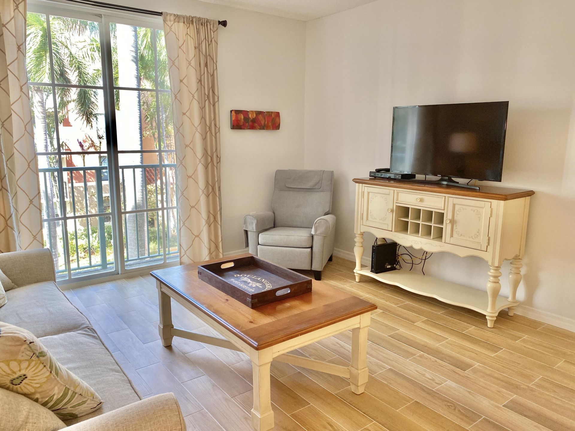 720 S Sapodilla Avenue, Unit 312, West Palm Beach, FL 33401 Photo