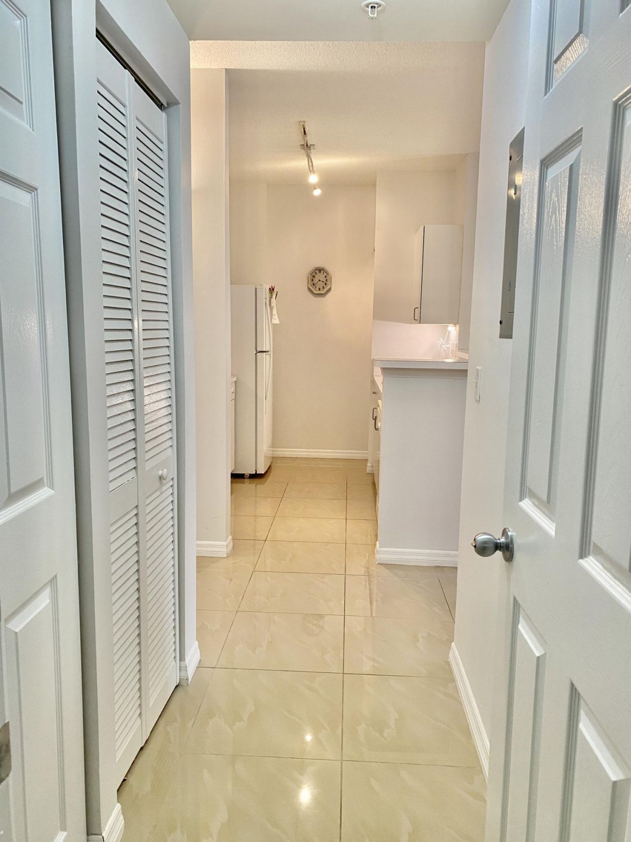 720 S Sapodilla Avenue, Unit 312, West Palm Beach, FL 33401 Photo