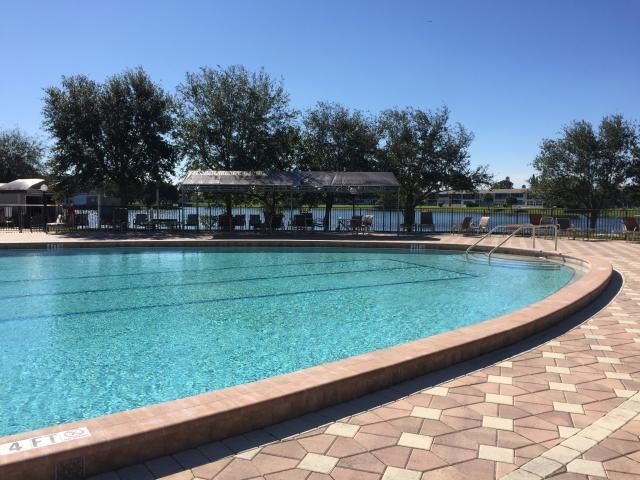 81 Kingswood E, West Palm Beach, FL 33417 Photo