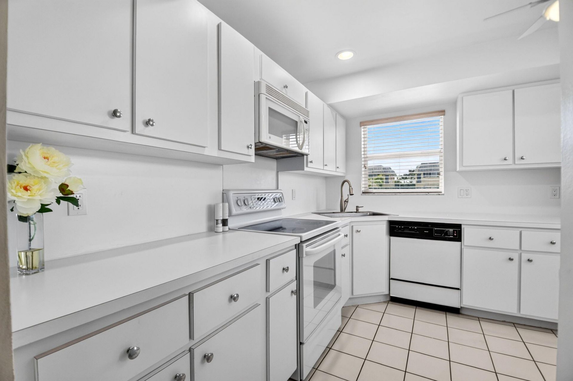 25 Colonial Club Drive, Unit 205, Boynton Beach, FL 33435 Photo