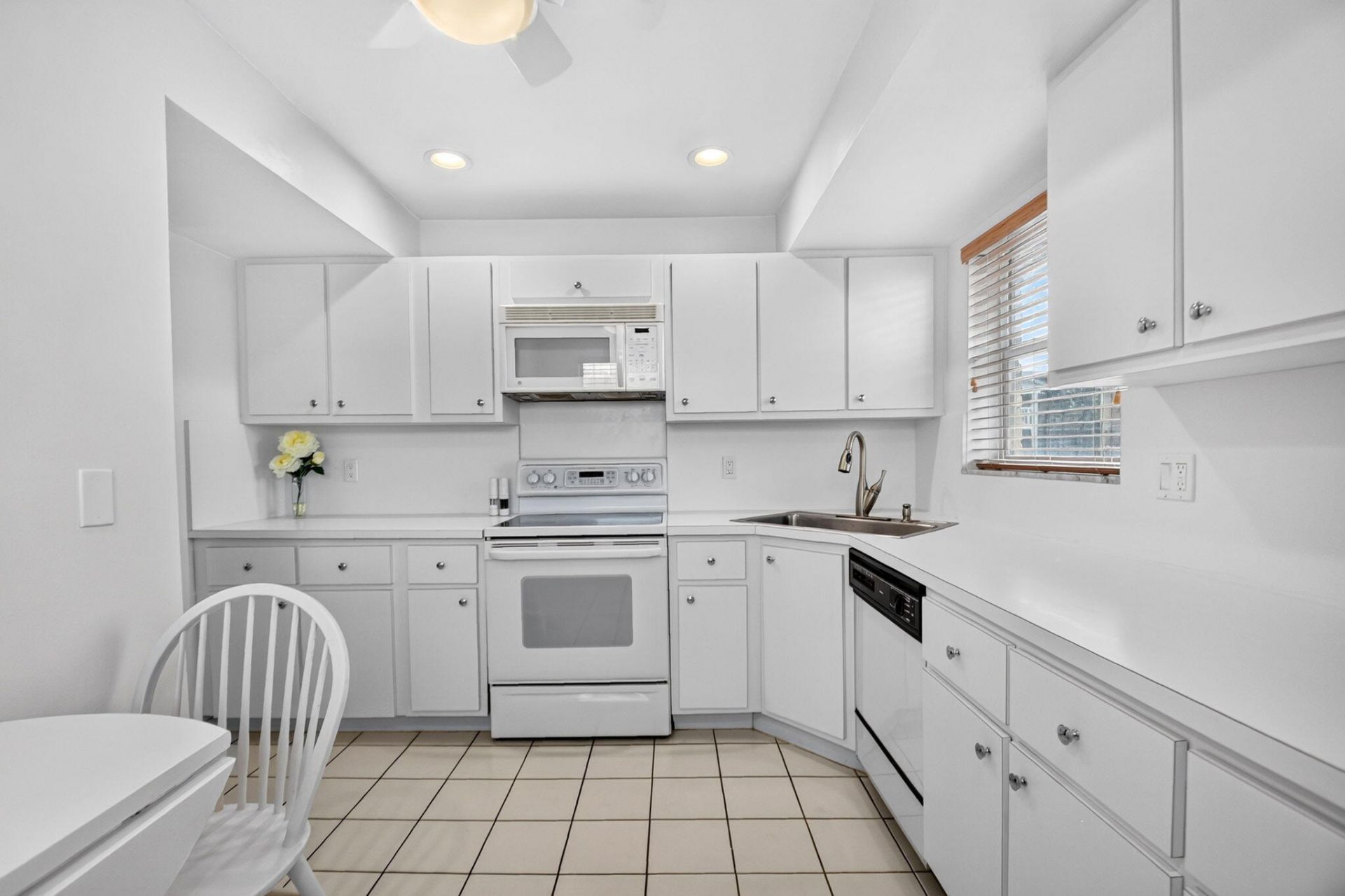 25 Colonial Club Drive, Unit 205, Boynton Beach, FL 33435 Photo