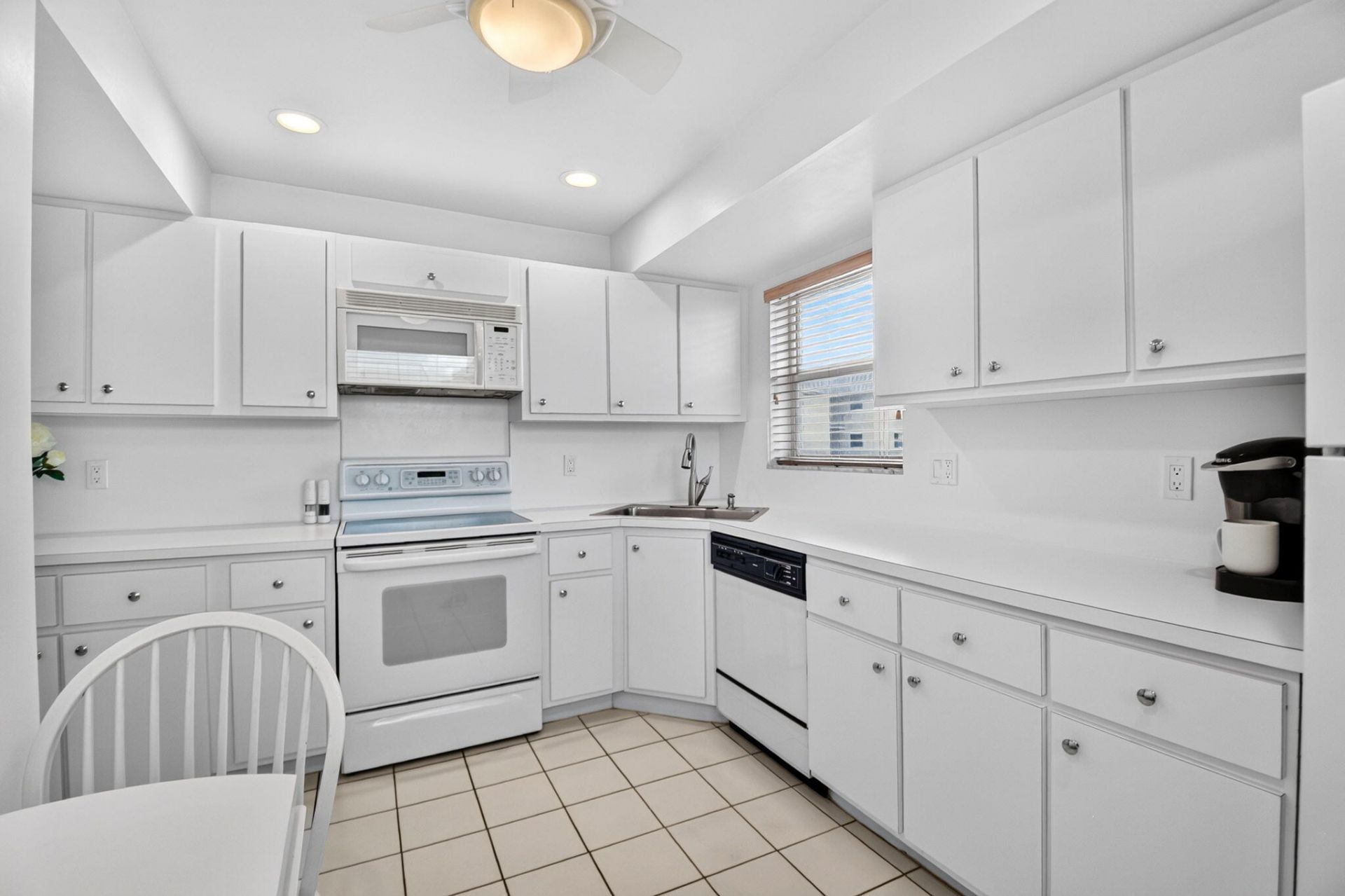 25 Colonial Club Drive, Unit 205, Boynton Beach, FL 33435 Photo