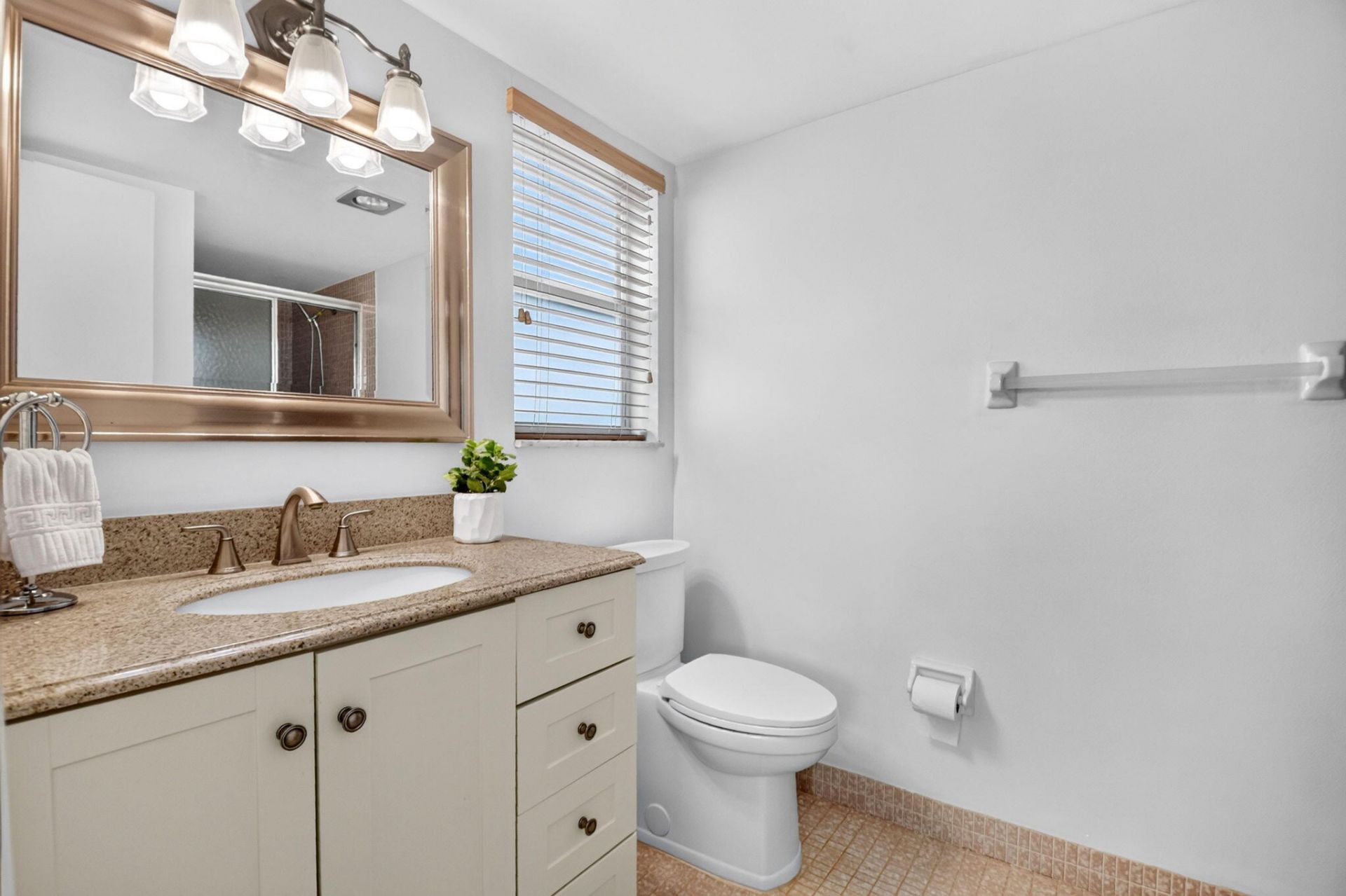 25 Colonial Club Drive, Unit 205, Boynton Beach, FL 33435 Photo