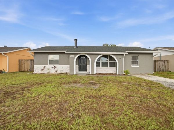 7941 SMOKETREE COURT , LARGO, FL 33773