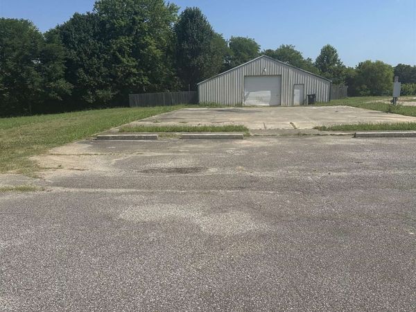 8555 HWY 64 ST, Oakland, TN 38068