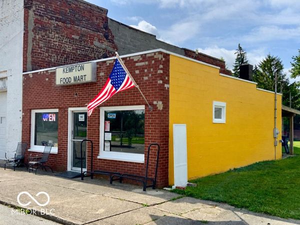 105 W Colonial Street , Kempton, IN 46049