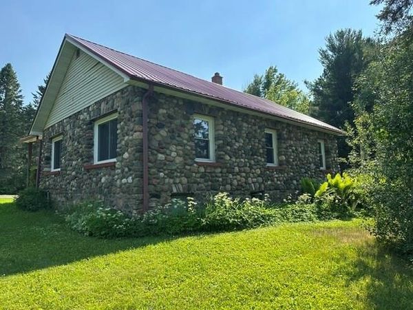 6901 Zett Road, Loretta, WI 54896