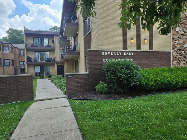 10425 S Hale Avenue, Unit 1C, Chicago, IL 60643