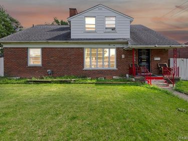 7208 Jackson Avenue, Warren, MI 48091