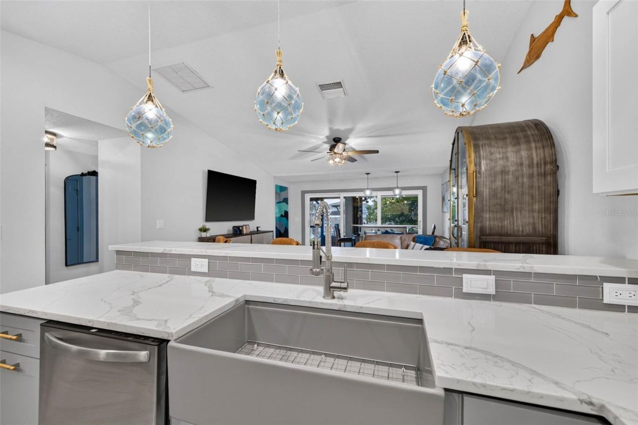 292 Sunlit Cove Drive Ne, Saint Petersburg, FL 33702 Photo