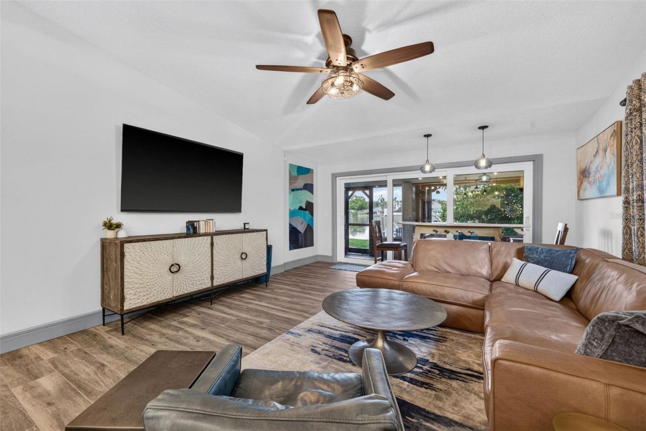 292 Sunlit Cove Drive Ne, Saint Petersburg, FL 33702 Photo