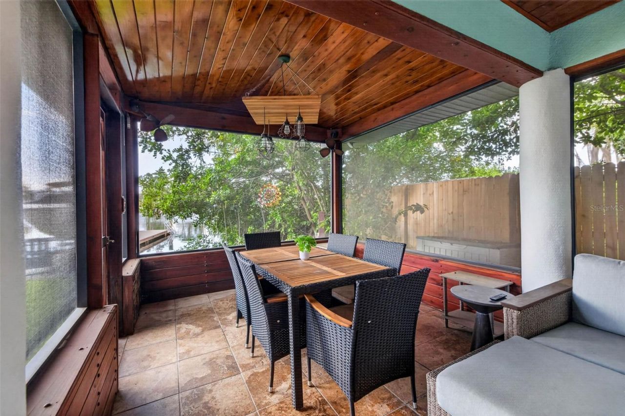 292 Sunlit Cove Drive Ne, Saint Petersburg, FL 33702 Photo