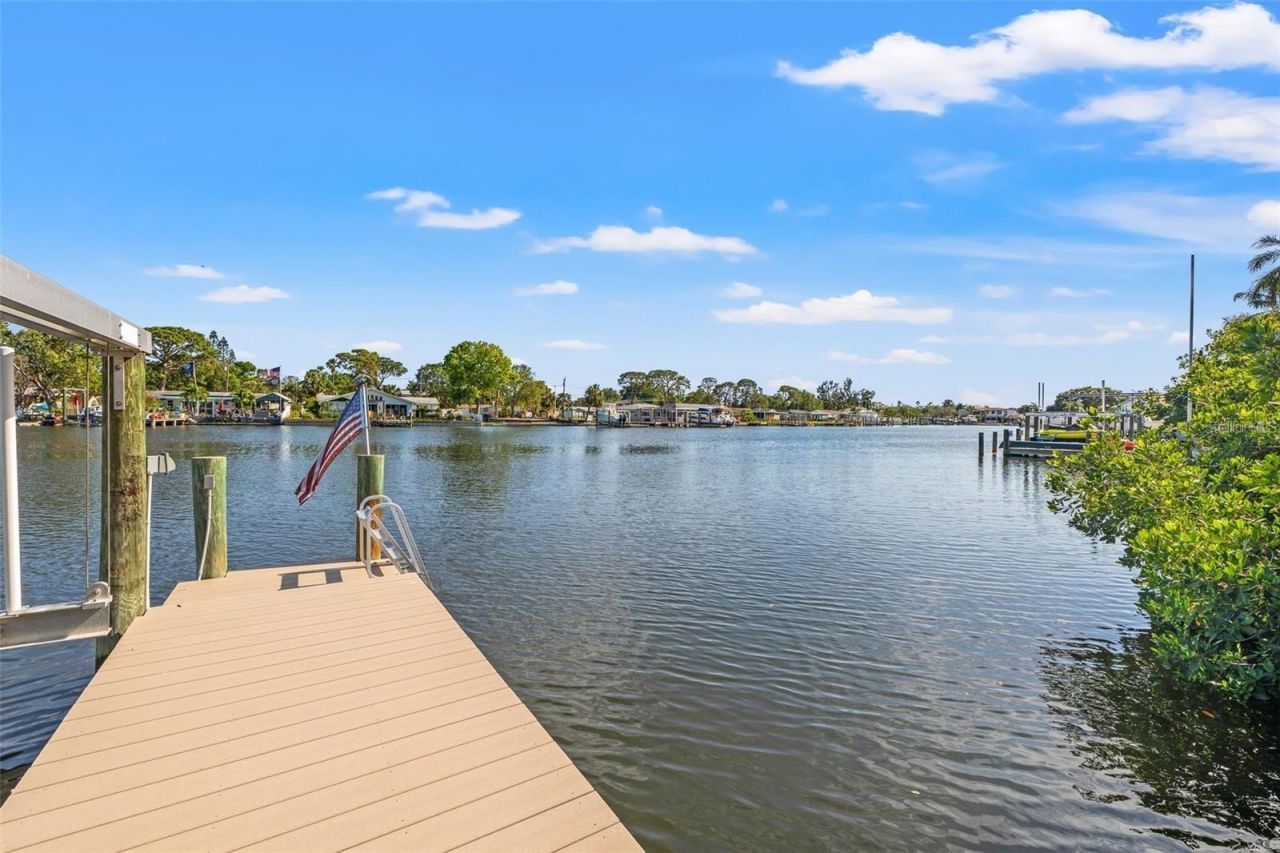 292 Sunlit Cove Drive Ne, Saint Petersburg, FL 33702 Photo