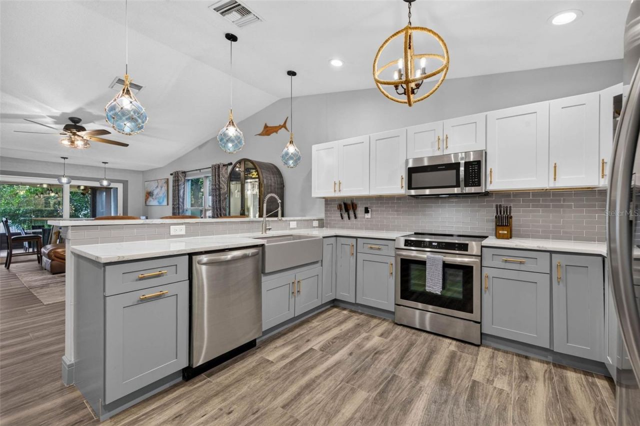 292 Sunlit Cove Drive Ne, Saint Petersburg, FL 33702 Photo
