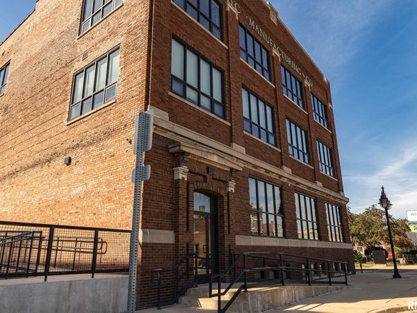 1001 SW ADAMS Street, Peoria, IL 61602