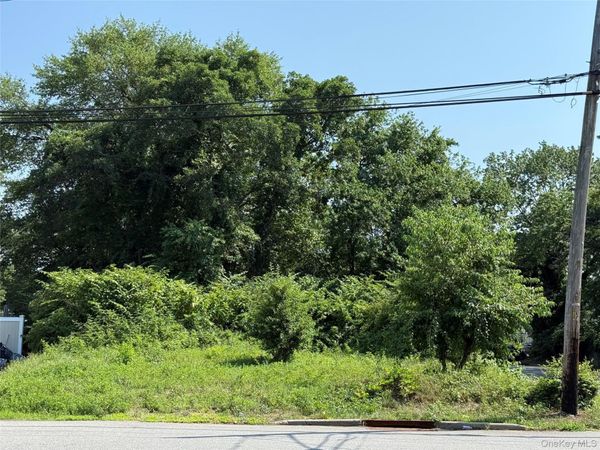 51 Lake Drive, Wyandanch, NY 11798