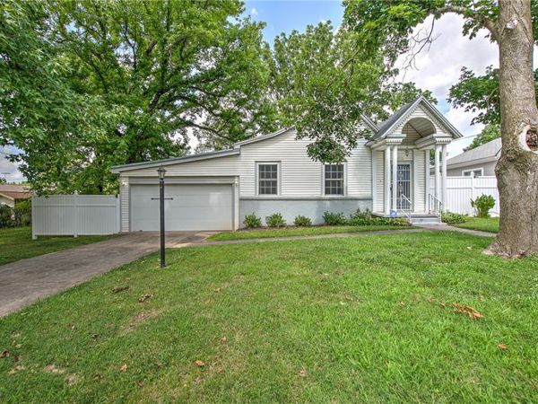 1114 S 4th Street, Rogers, AR 72756