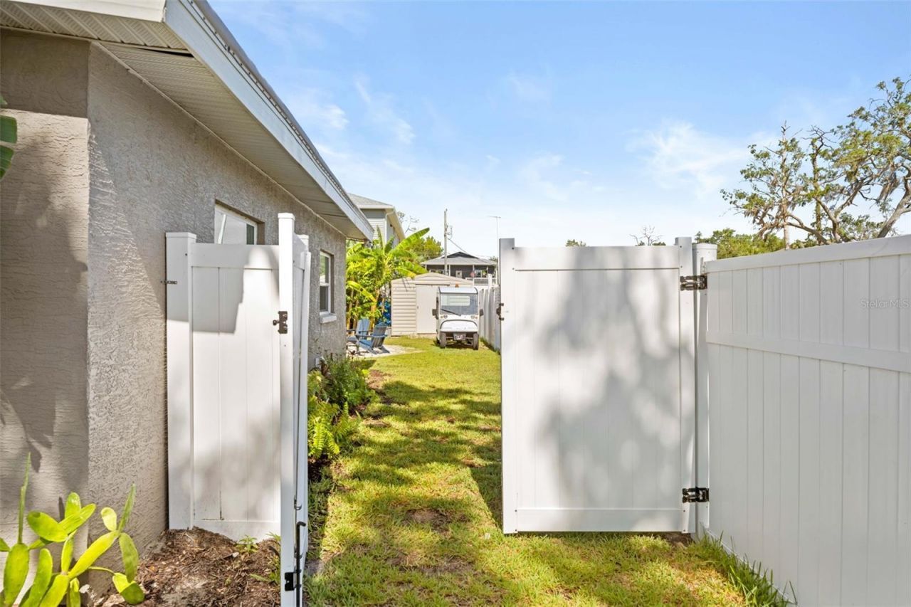 5041 Maplewood , Hernando Beach, FL 34607 Photo