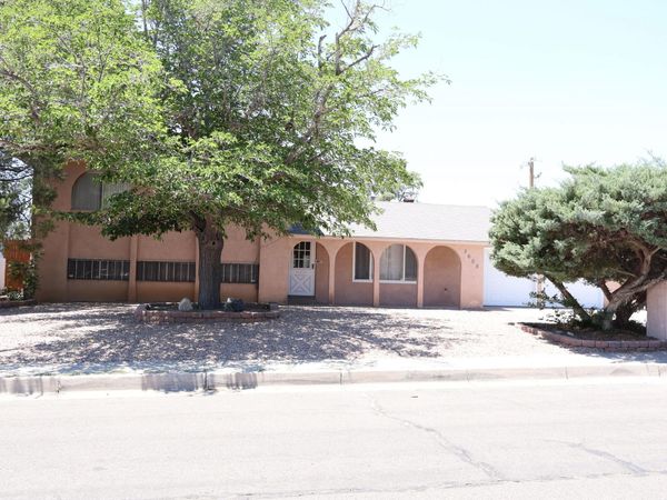 3605 Chelwood Park Boulevard NE, Albuquerque, NM 87111