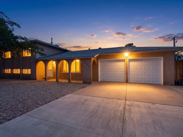 3605 Chelwood Park Boulevard NE, Albuquerque, NM 87111