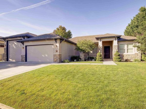 12141 W Pinewood River Ln, Star, ID 83669