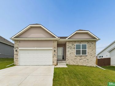 9806 Osprey Lane, Papillion, NE 68046