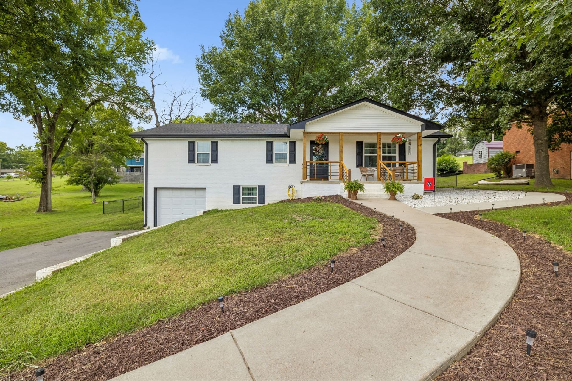 208 Western Ave, Hartsville, TN 37074 Main Photo