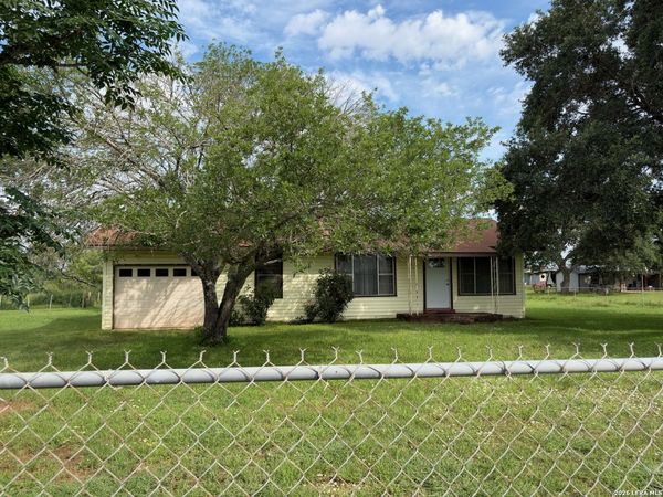 1920 SUTHERLAND SPRINGS RD, Floresville, TX 78114