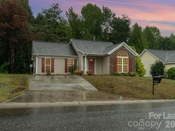 2716 Rabbit Ridge Drive , Bessemer City, NC 28016
