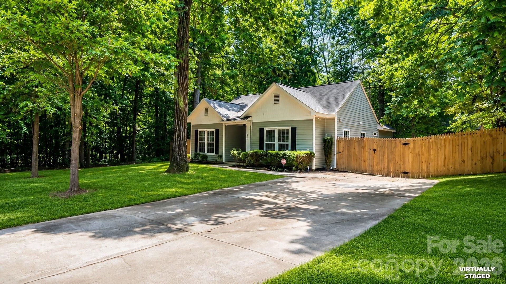 5050 Gibbons Link Road, Charlotte, NC 28269 Main Photo
