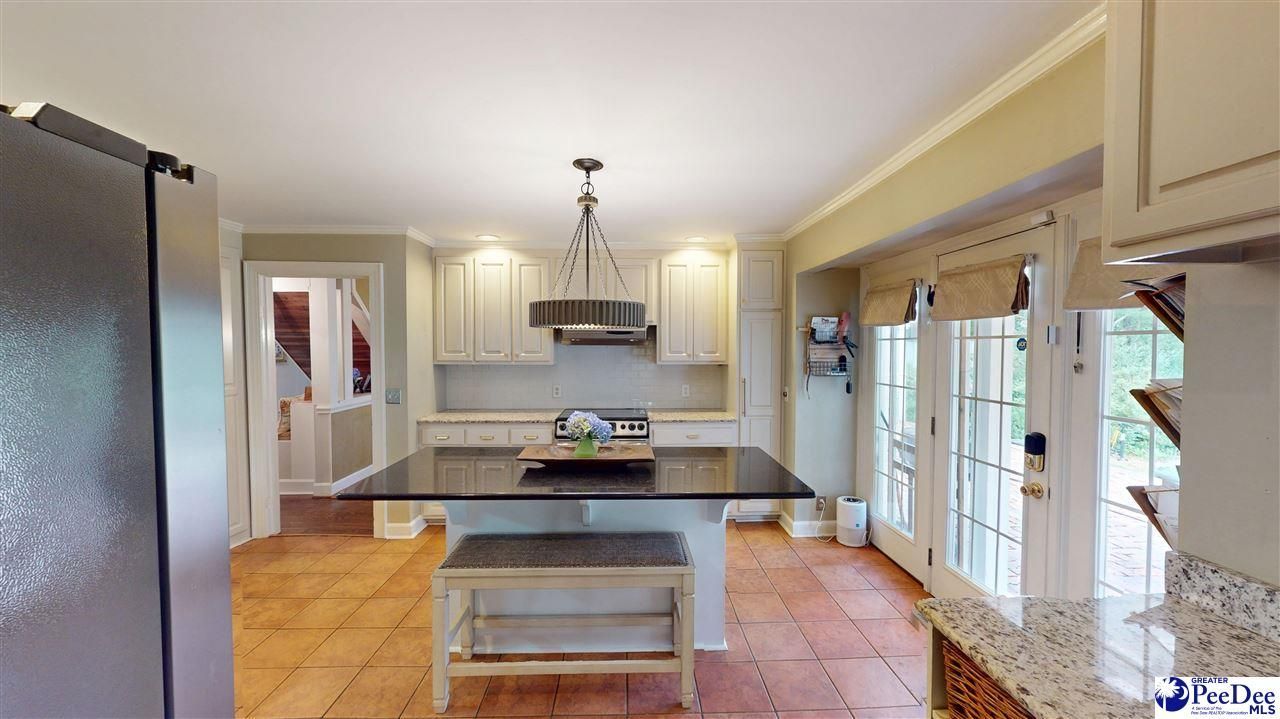 325 Lyndale Drive Photo 11