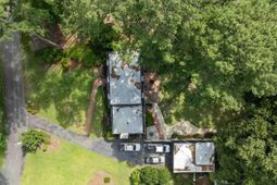 325 Lyndale Drive photo 4