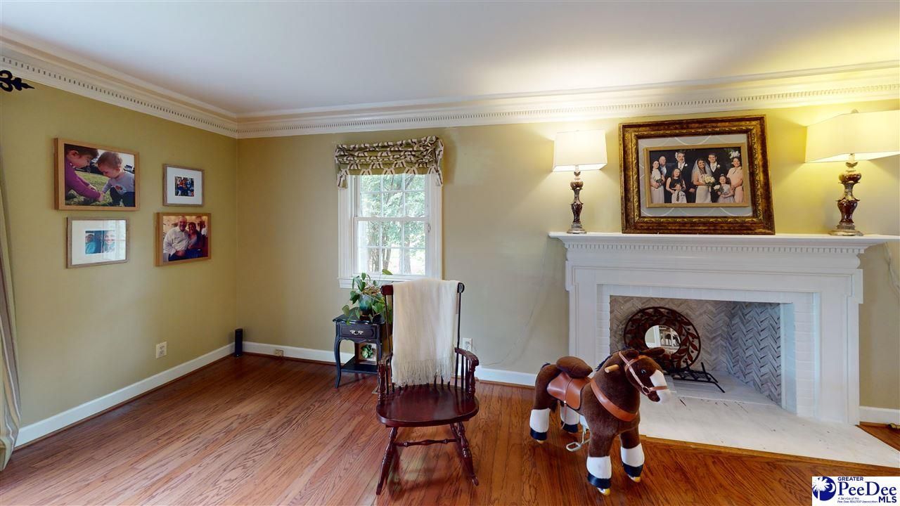 325 Lyndale Drive Photo 4