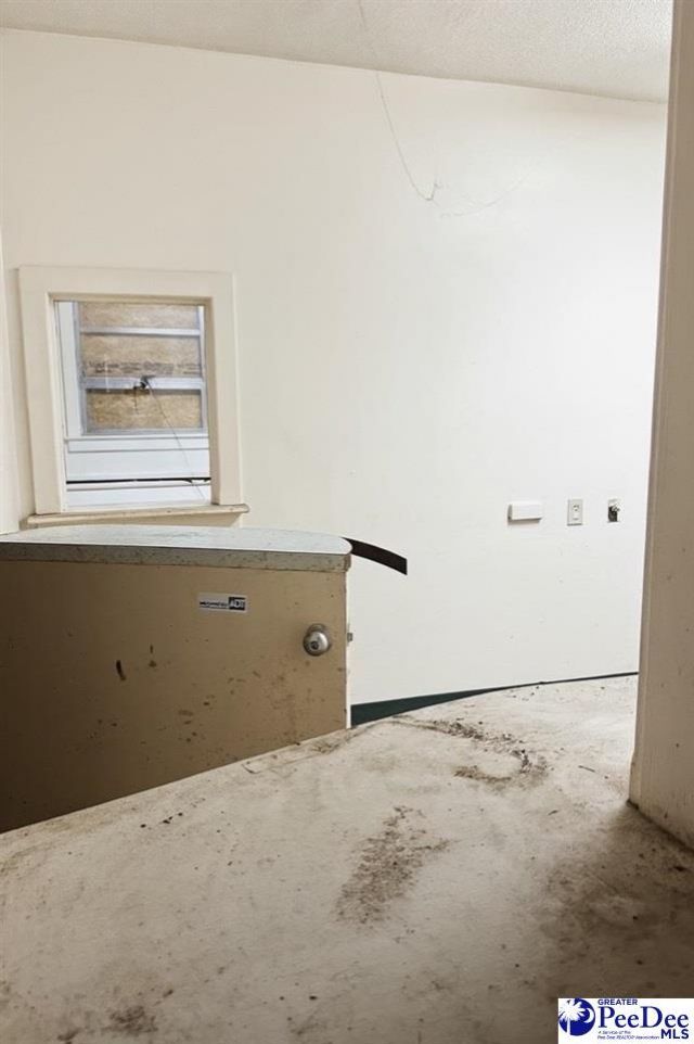 102 W Market St Photo 7