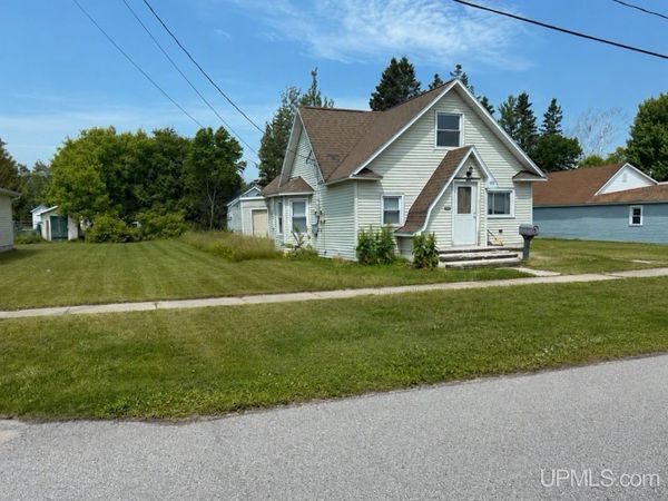 130 S 4th Street, Manistique, MI 49854
