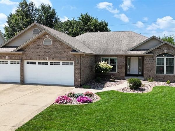 7525 Stonebridge Golf Drive, Maryville, IL 62062