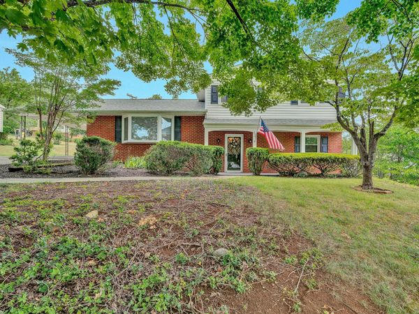 3109 Longhorn RD , Roanoke, VA 24018